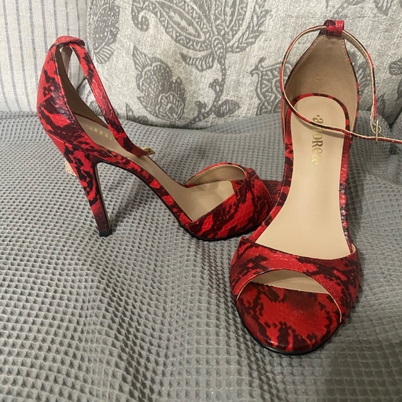 Heels - Picture 2 of 4